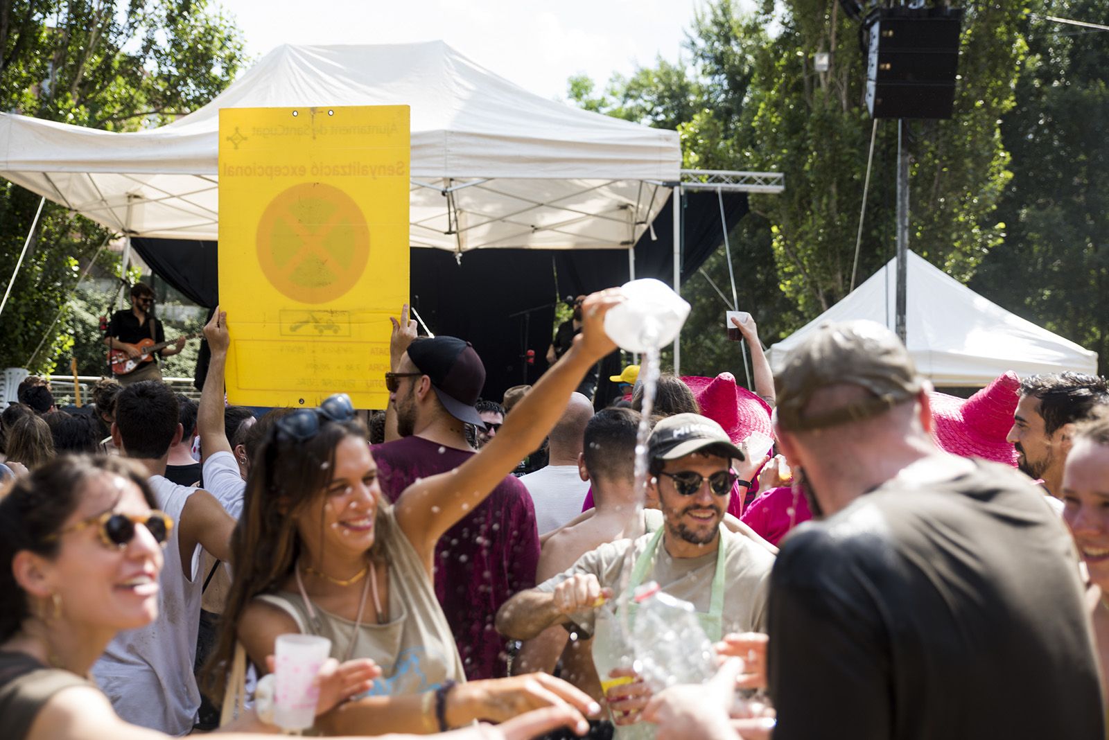 Ball de l'arròs amb Pubilles Ninja i Dj Martí. FOTO: Bernat Millet.