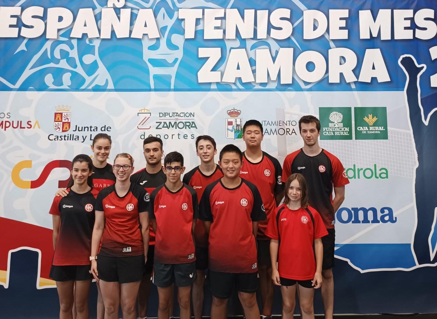 Els jugadors de tennis taula de la Unió Esportiva Sant Cugat van obtenir 2 ors, 2 plates i 6 bronzes en el Campionat d'Espanya. FOTO: Cedida