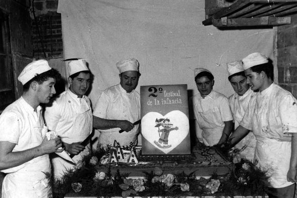 Joan Pros a la pastisseria Sàbat. Finals anys 60. FOTO: Cedida