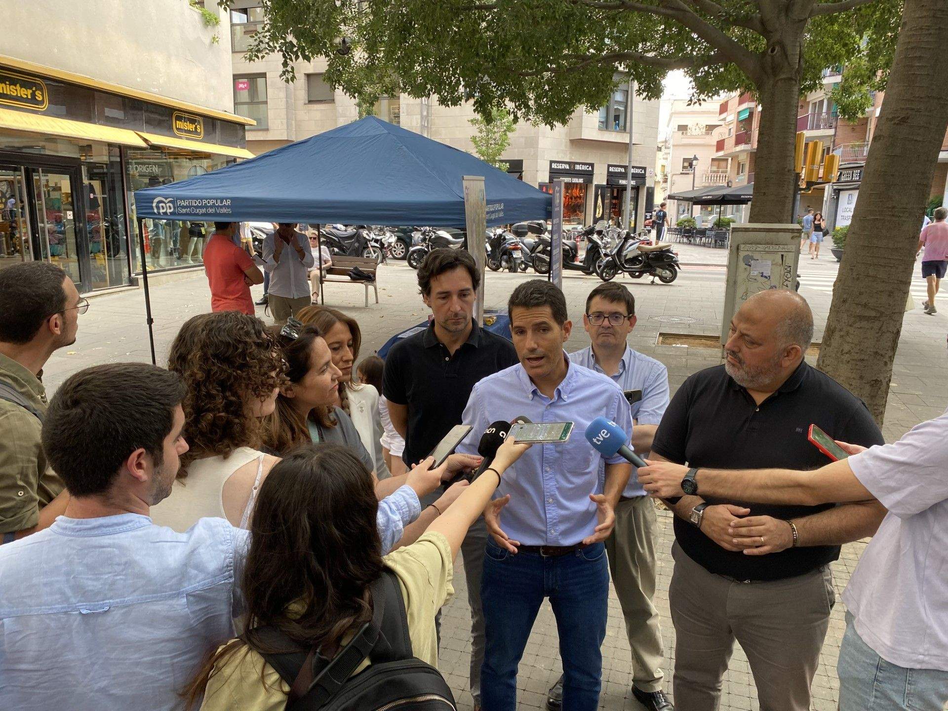 El candidat del PP per a la circumscripció de Barcelona, Nacho Martín Blanco, a Sant Cugat. FOTO: JR Armadàs