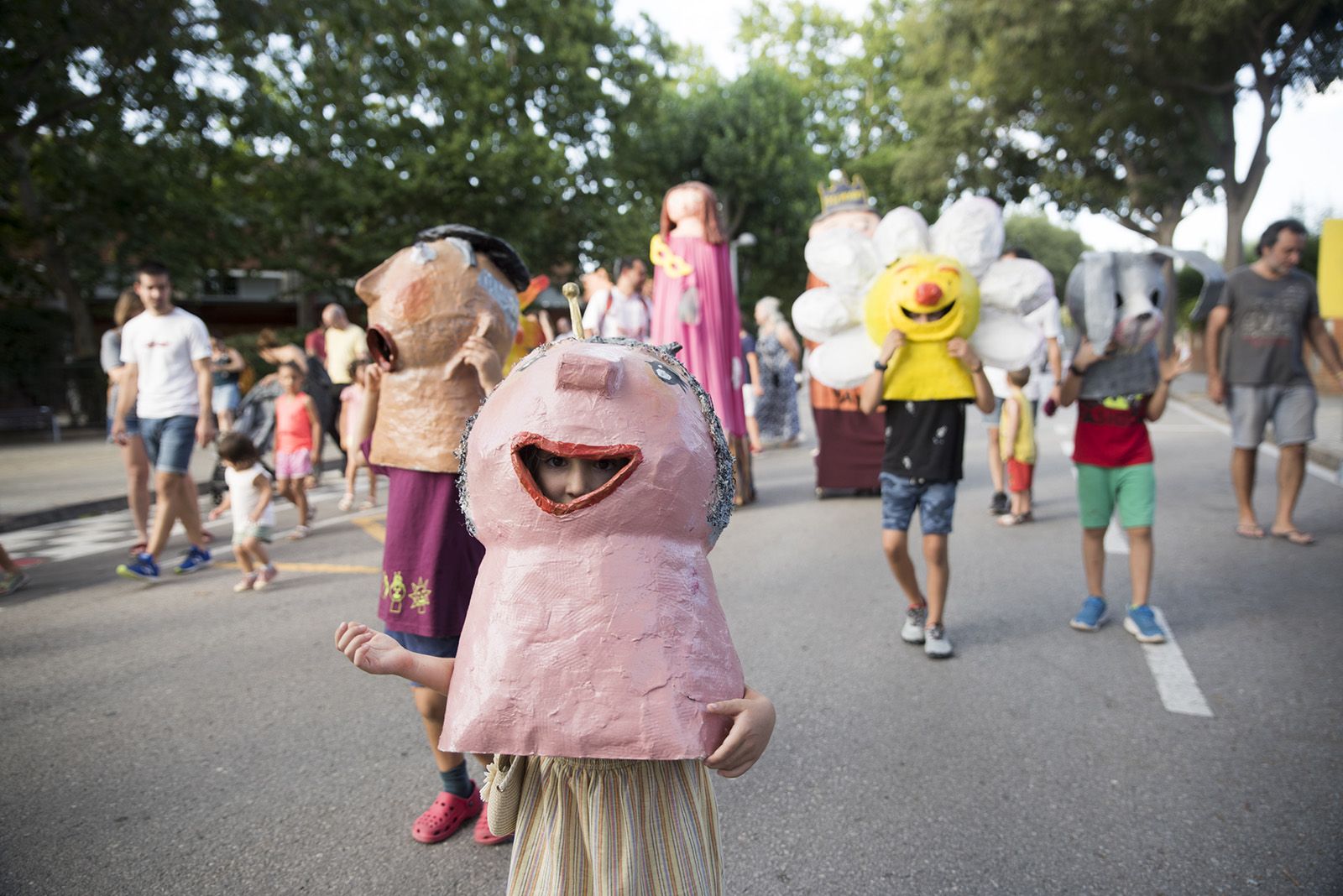 Cercavila de capgrossos i gegants de Festa Major de Mira-Sol. FOTO: Bernat Millet.