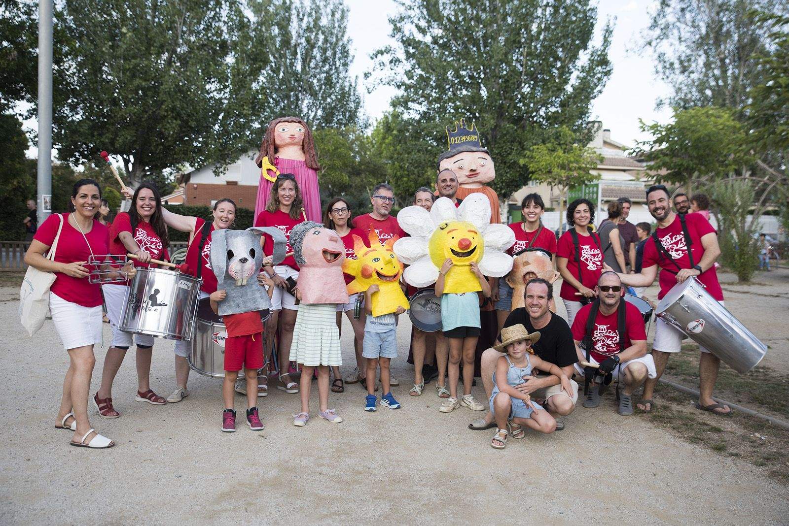 Cercavila de capgrossos i gegants de Festa Major de Mira-Sol. FOTO: Bernat Millet.