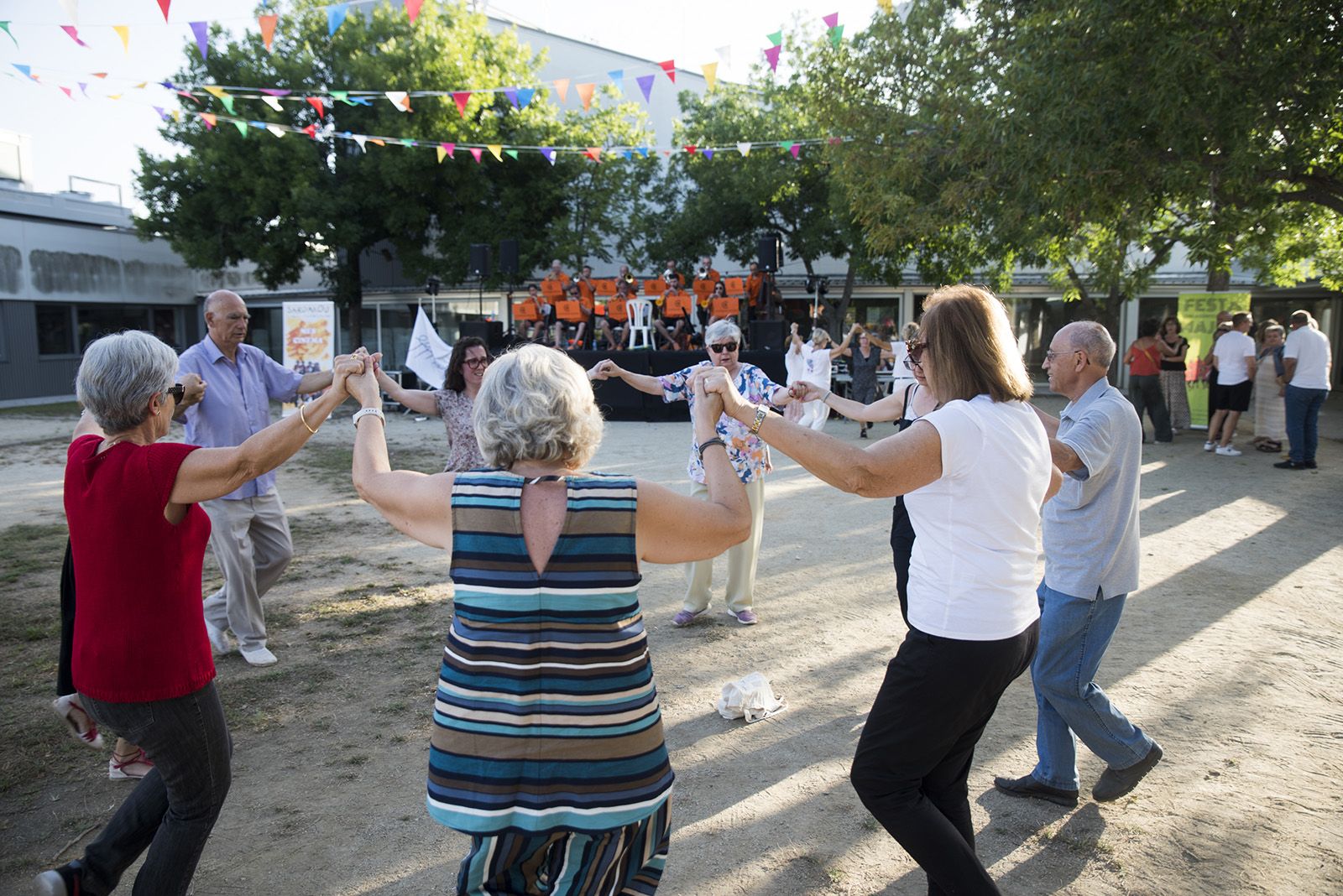 Sardanes amb la Cobla Contemporània. FOTO: Bernat Millet.