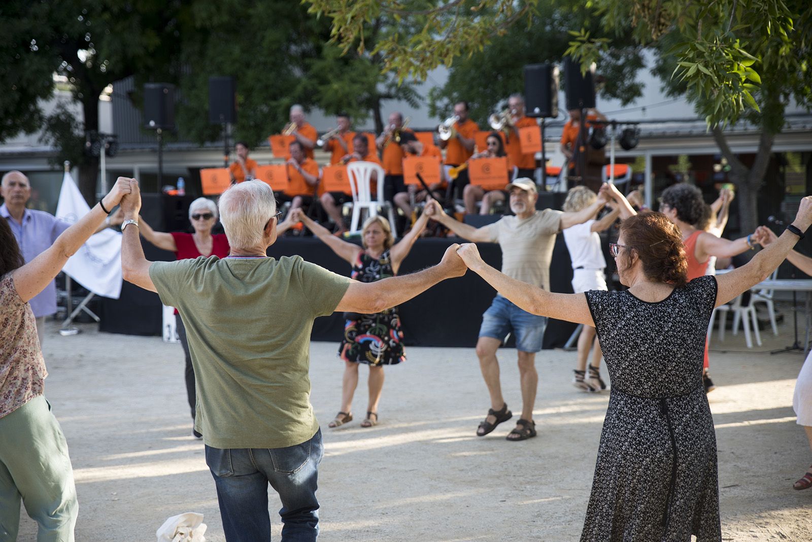 Sardanes amb la Cobla Contemporània. FOTO: Bernat Millet.