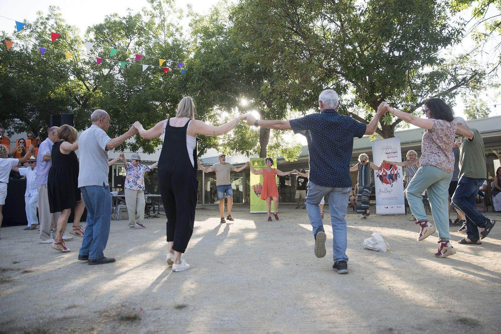 Sardanes amb la Cobla Contemporània. FOTO: Bernat Millet.
