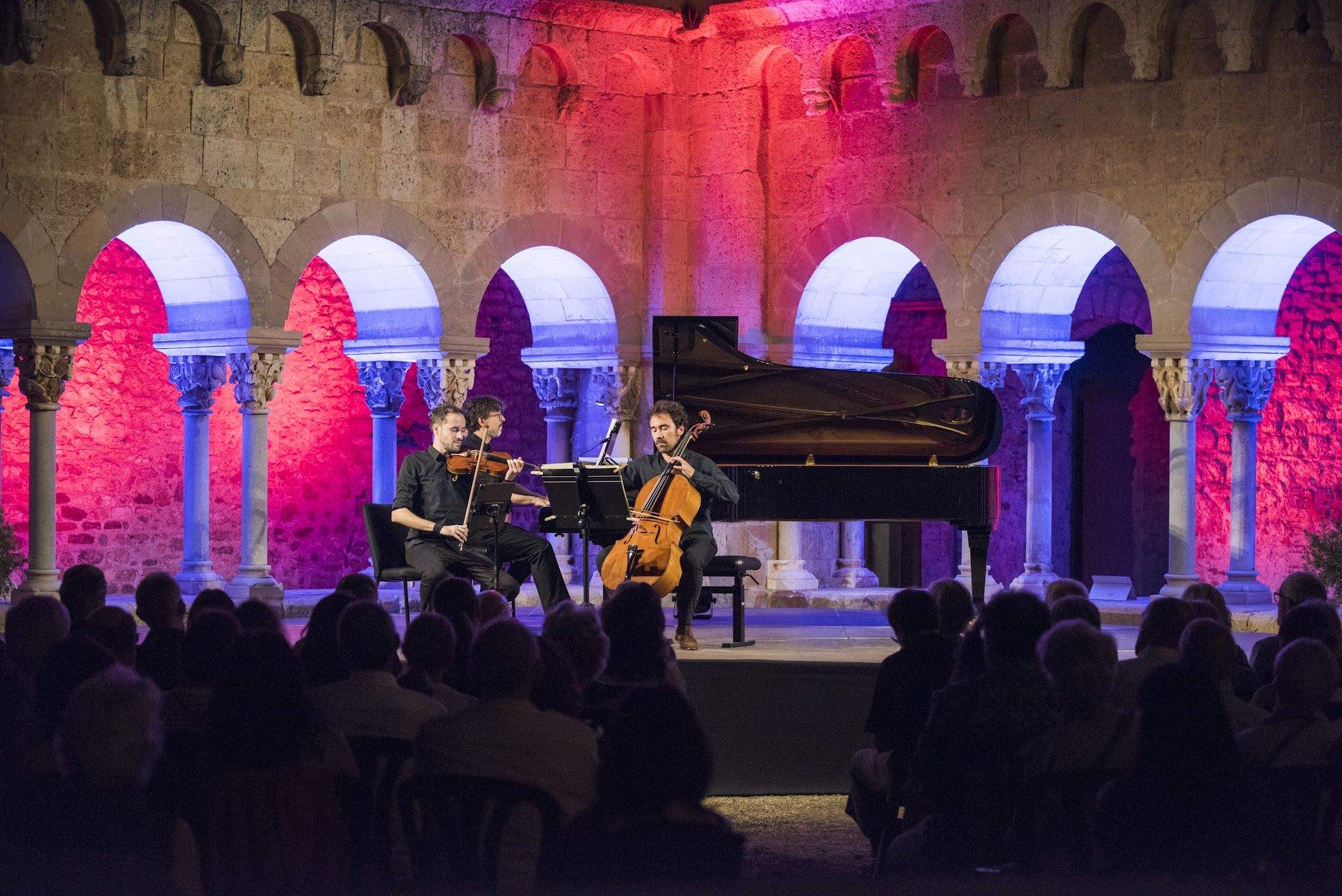 El Duo Cirera Balcells al concert d'aquest dissabte al Claustre de Sant Cugat FOTO: Bernat Millet