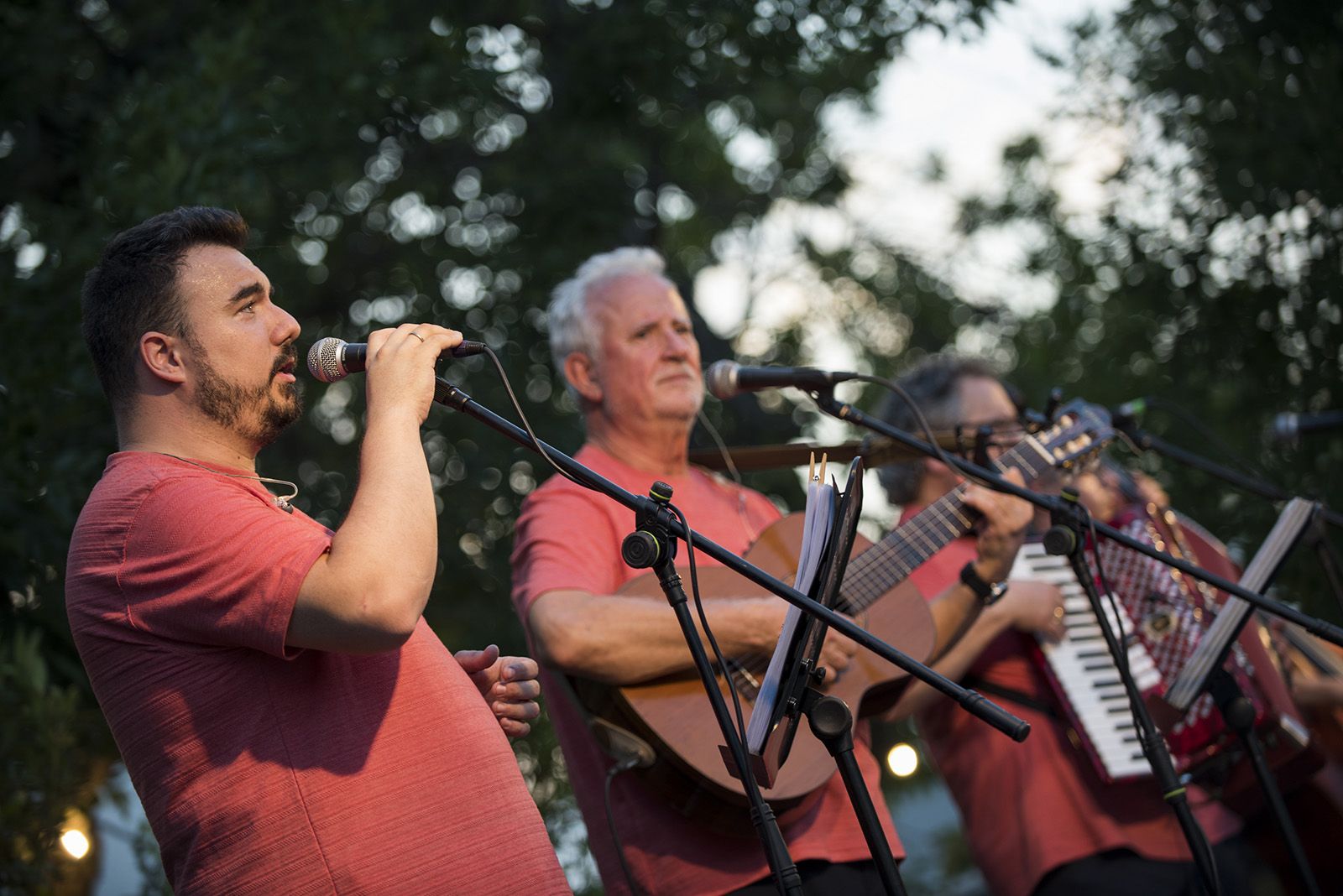 Nit d'havaneres i rom cremat amb Els pescadors de l'Escala. FOTO: Bernat Millet.