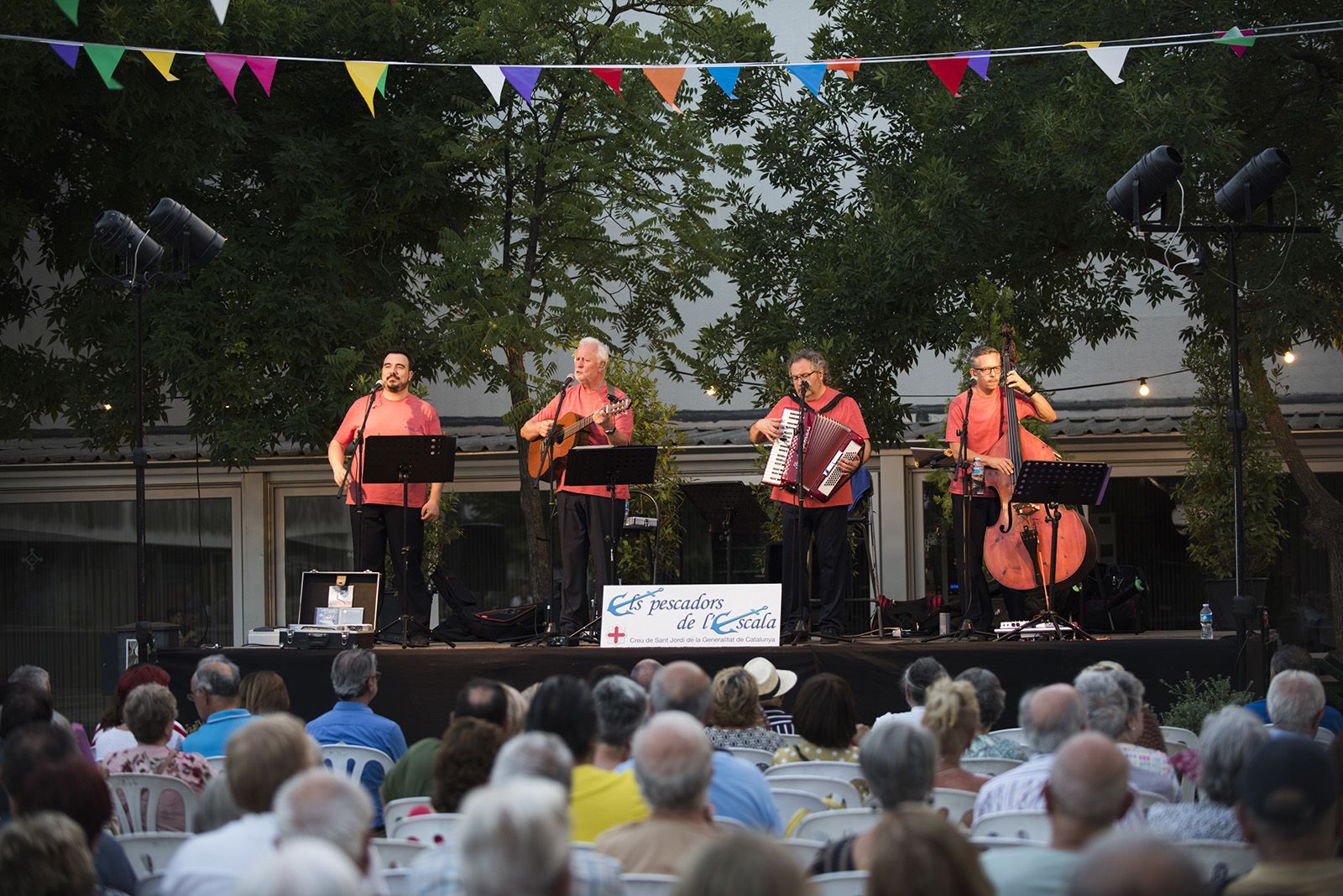 Nit d'havaneres i rom cremat amb Els pescadors de l'Escala. FOTO: Bernat Millet.
