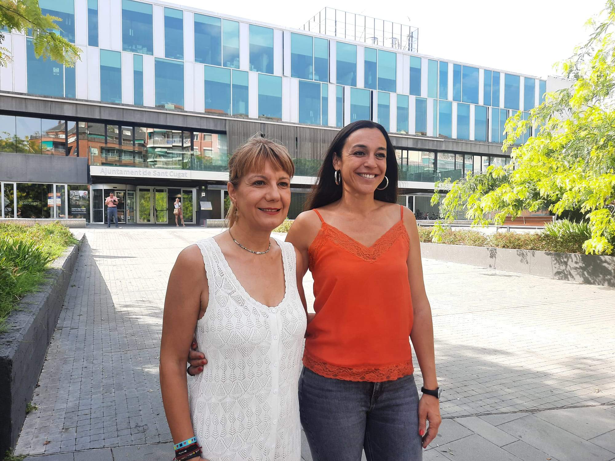 Sònia Guerra i Elena Vila, de campanya a Sant Cugat FOTO: TOT