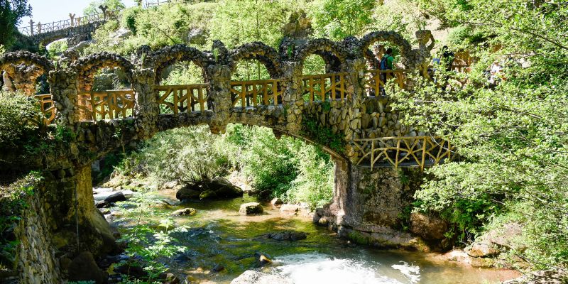 El tren del ciment, un dels trens turístics d'FGC, et porta a veure els Jardins Artigues. FOTO: Cedida