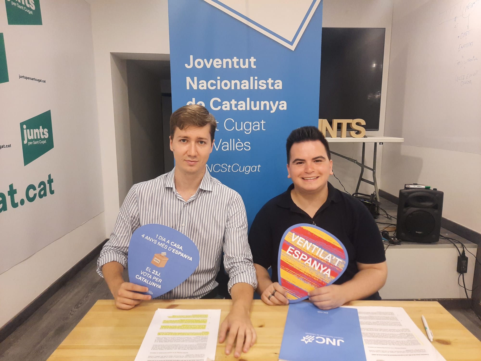 Josep Arcas i Àngel Segura, de la Joventut Nacionalista de Sant Cugat FOTO: TOT
