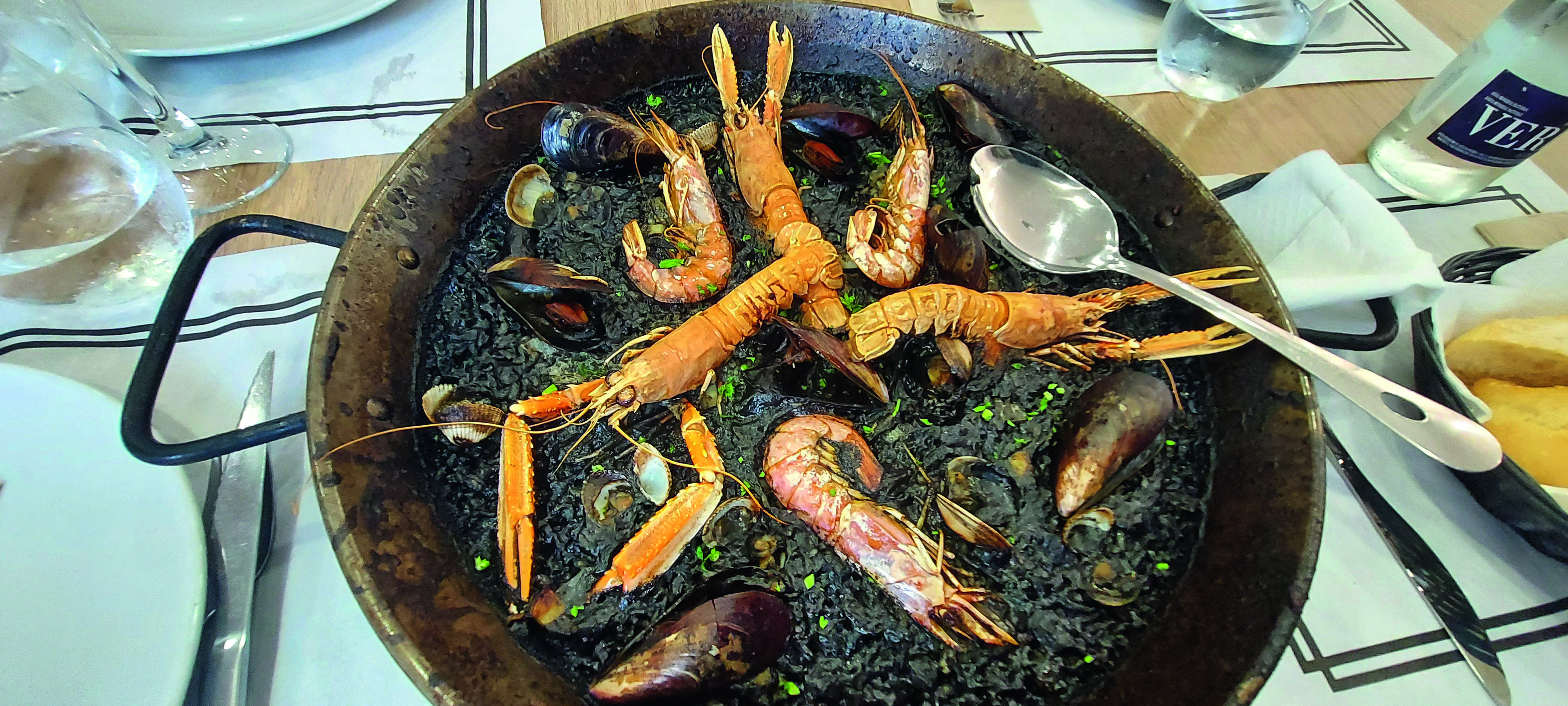 Arròs negre de l'Arrosseria De Jihan a Sant Cugat. FOTO: TOT