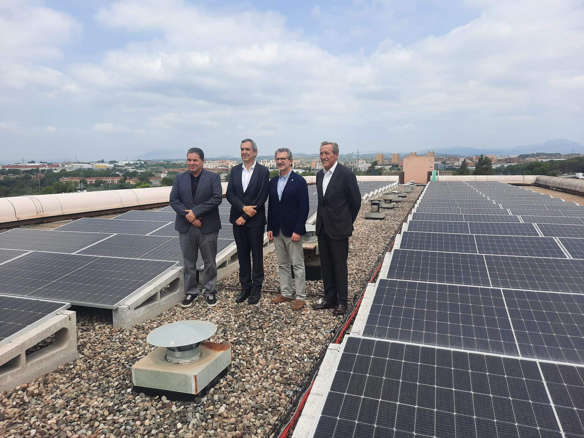 Visita de l'alcalde Josep Maria Vallès i el regidor Albert Salarich a l'Hospital Universitari General FOTO: TOT
