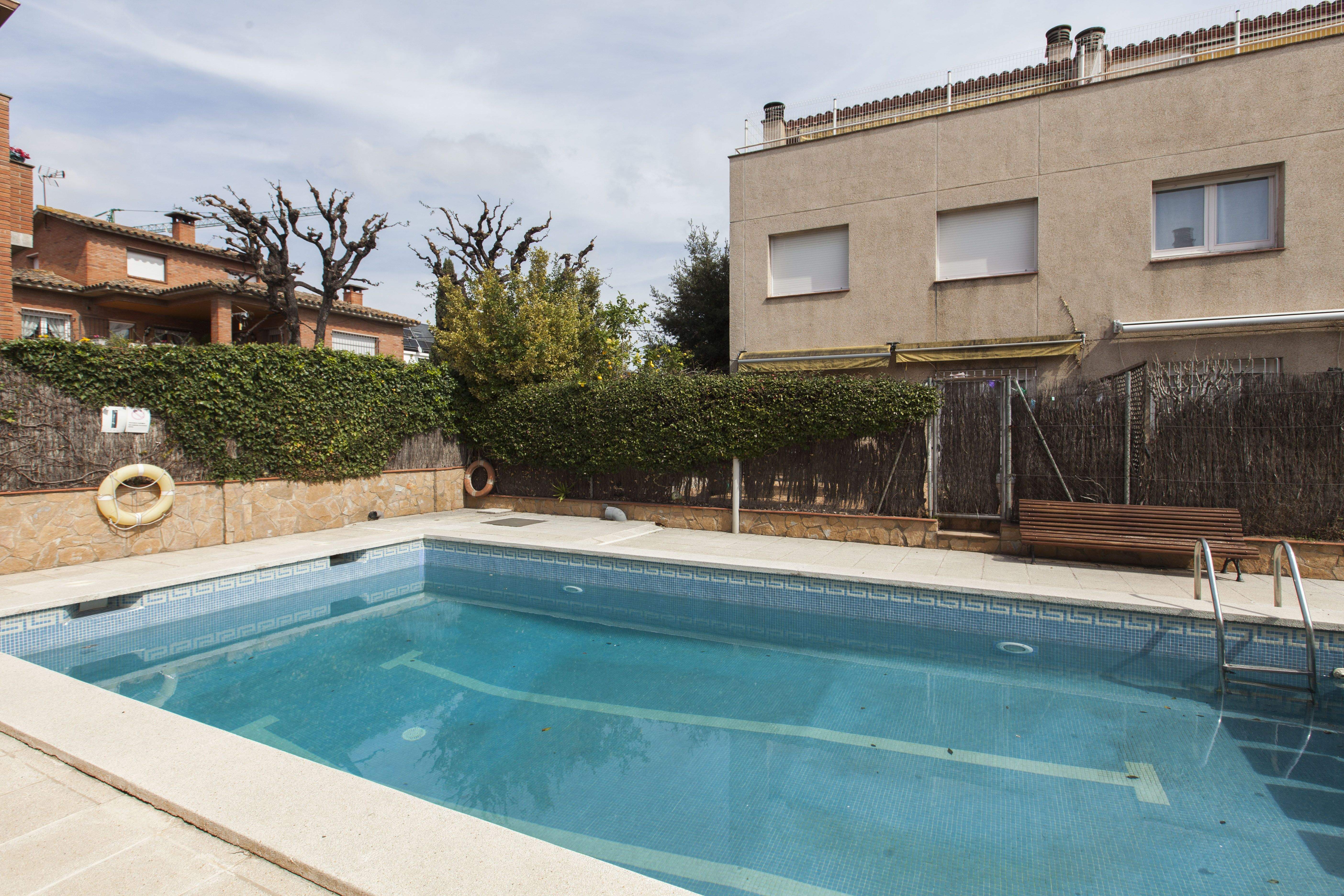 Piscina de la casa adossada del Parc Central de Sant Cugat. FOTO: Cedida