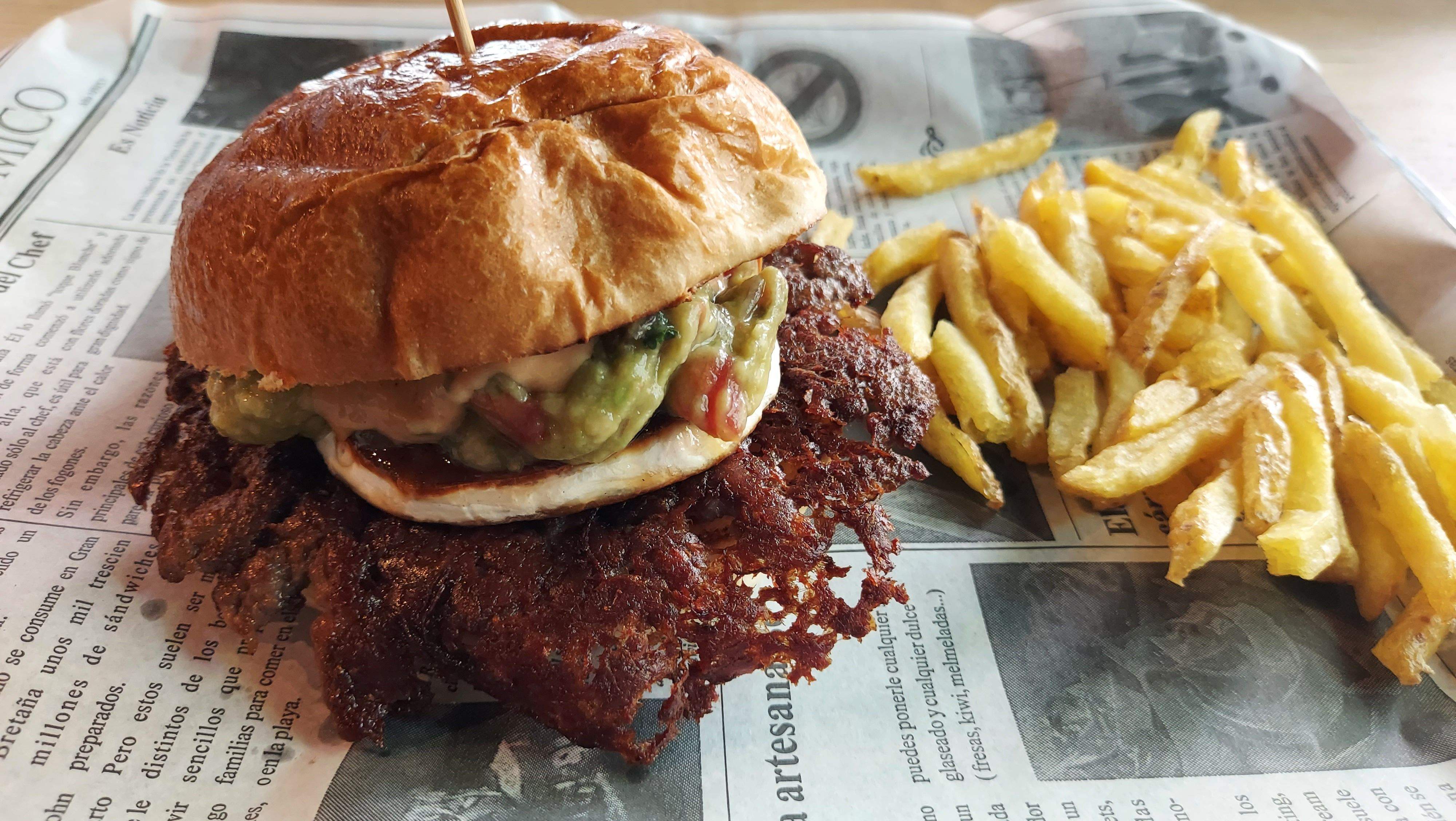Hamburguesa 'smash burger' de BeSmash a Sant Cugat. FOTO: TOT