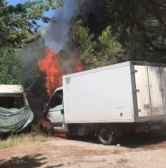El camió de repartiment de La Rural va cremar sobtadament. FOTO: Cedida