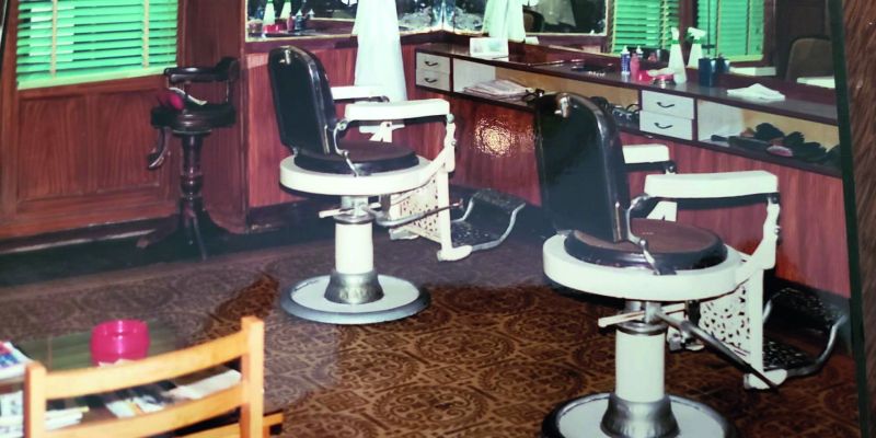 Interior de la barberia als anys 1990. FOTO: Cedida