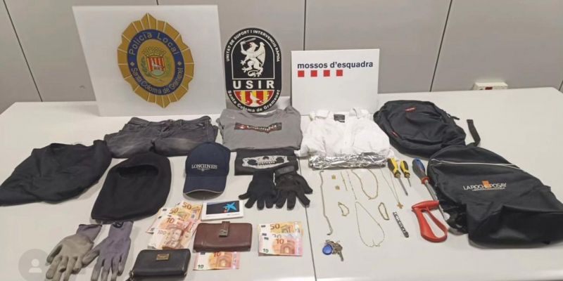 Els detinguts van robar diverses joies, bosses de mà i una llibreta bancària. FOTO: ACN