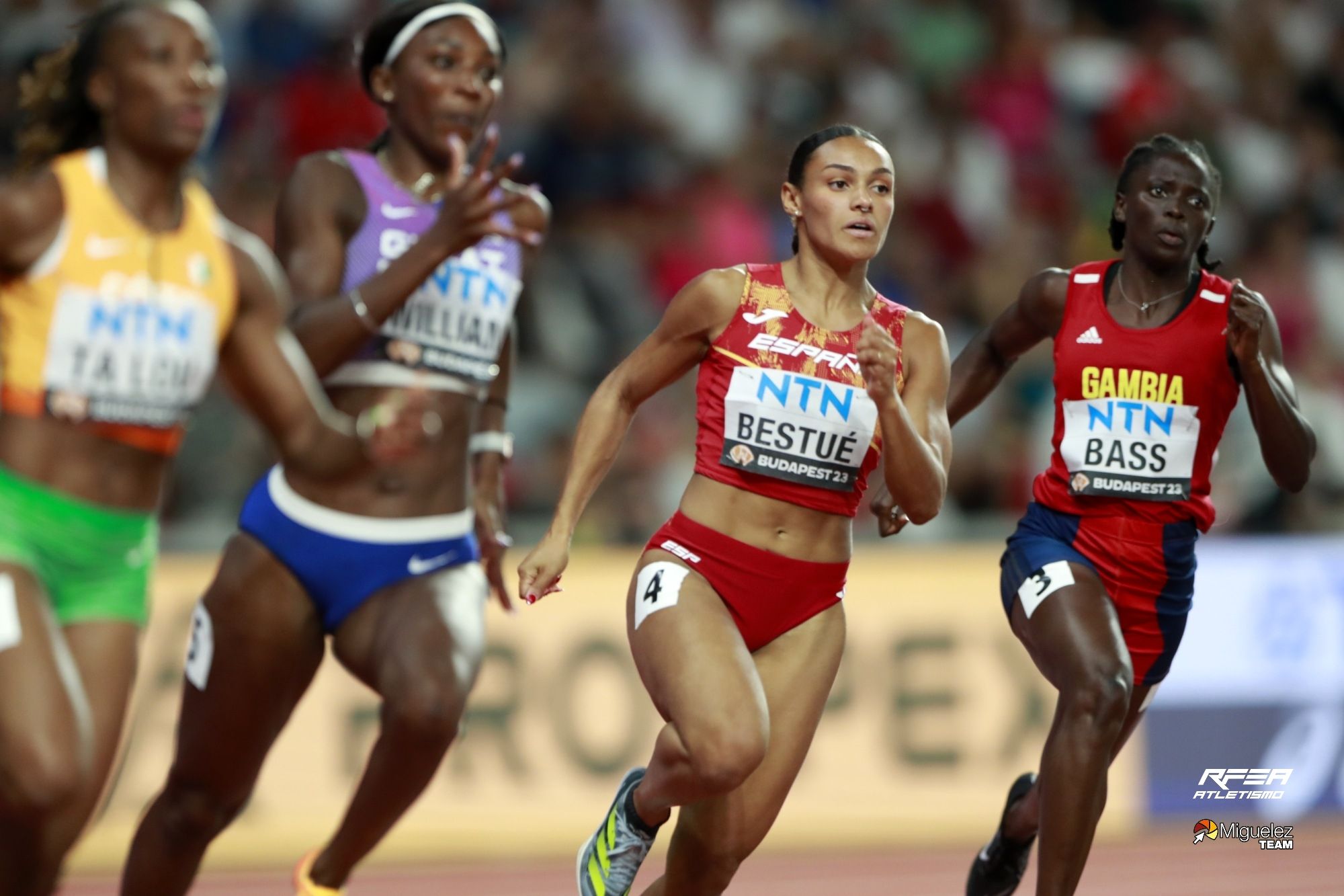 Jaël Bestué, tercera per l'esquerra FOTO: Federació Espanyola d'Atletisme