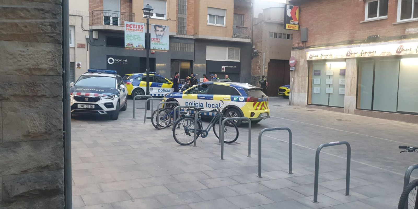Una actuació a la casa ocupada del carrer Plana de l'Hospital FOTO: TOT Sant Cugat
