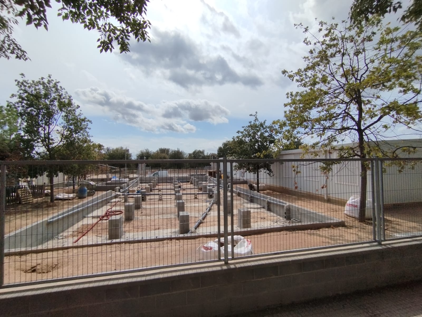 Així estan les obres per col·locar els mòduls del Parc del Patufet on han d'anar els nous mòduls FOTO: TOT Sant Cugat