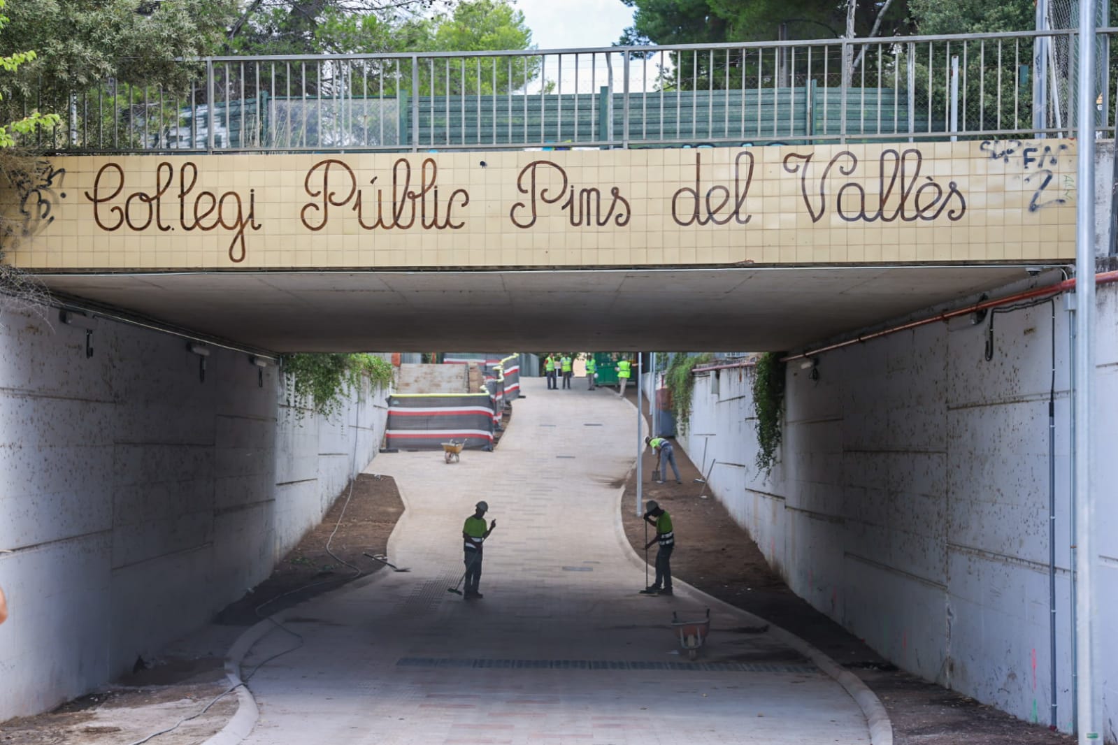 L'accés a l'escola Pins del Vallès. FOTO: Ajuntament de Sant Cugat