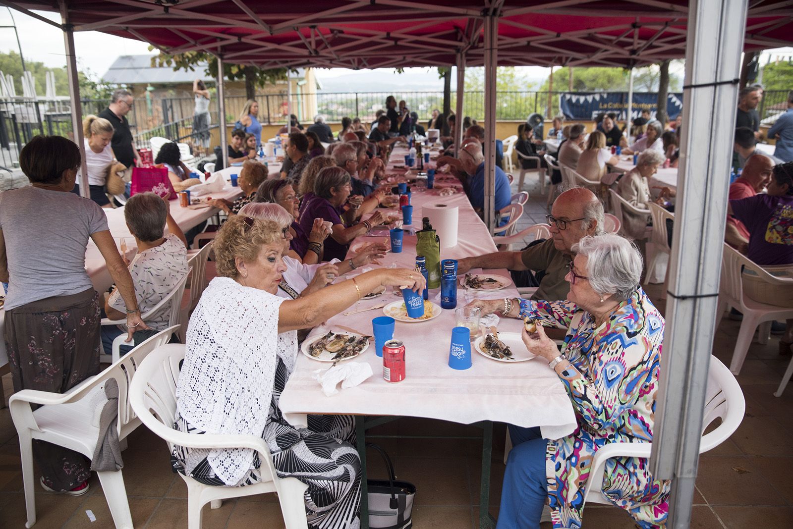 Sardinada i Botifarrada popular. FOTO: Bernat Millet.