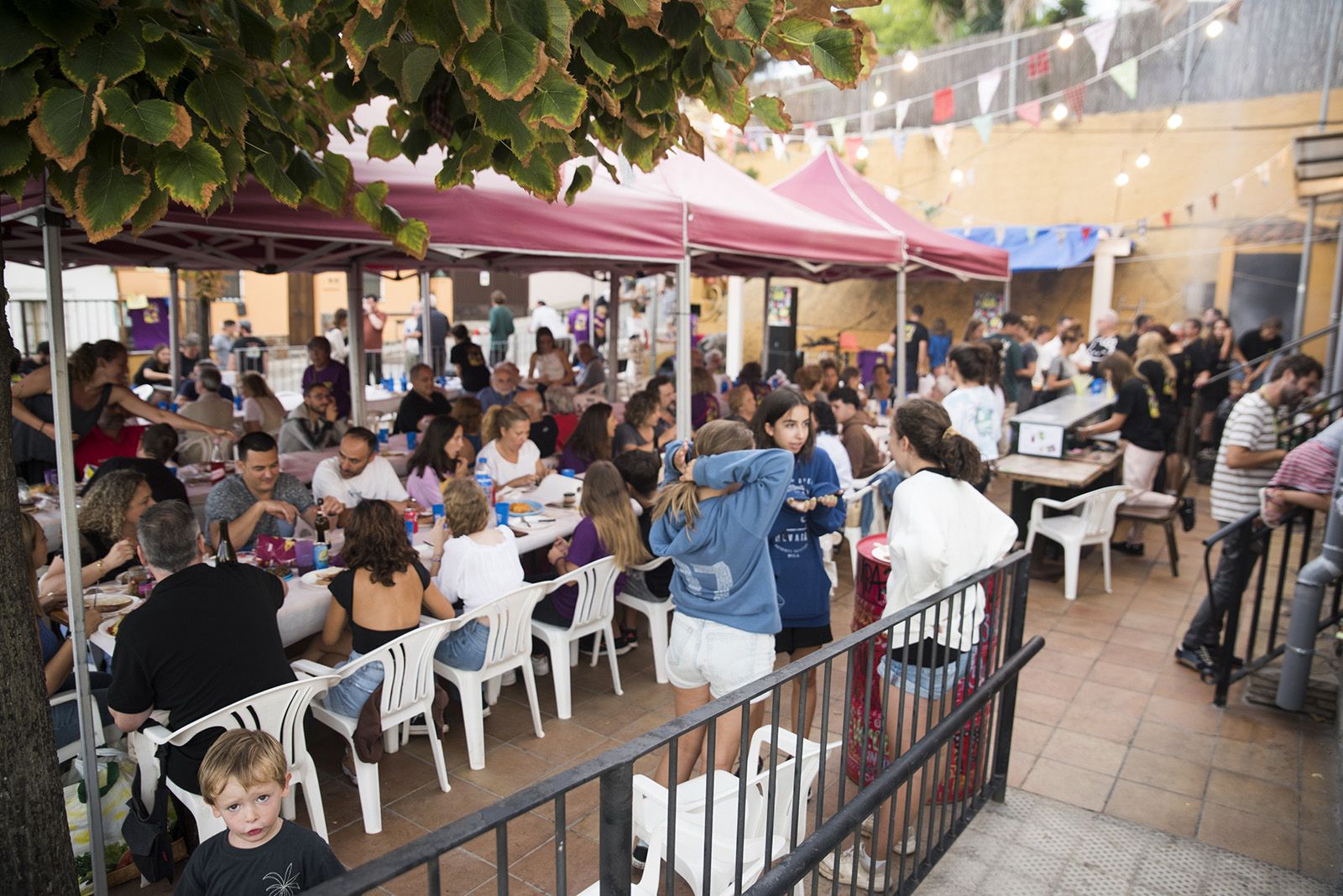 Sardinada i Botifarrada popular. FOTO: Bernat Millet.
