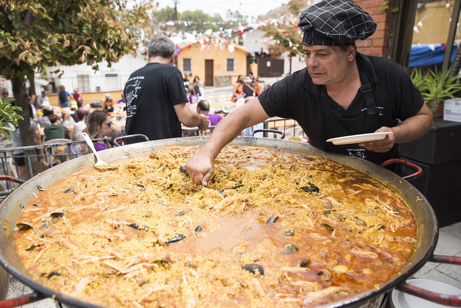 Paella popular. FOTO: Bernat Millet.