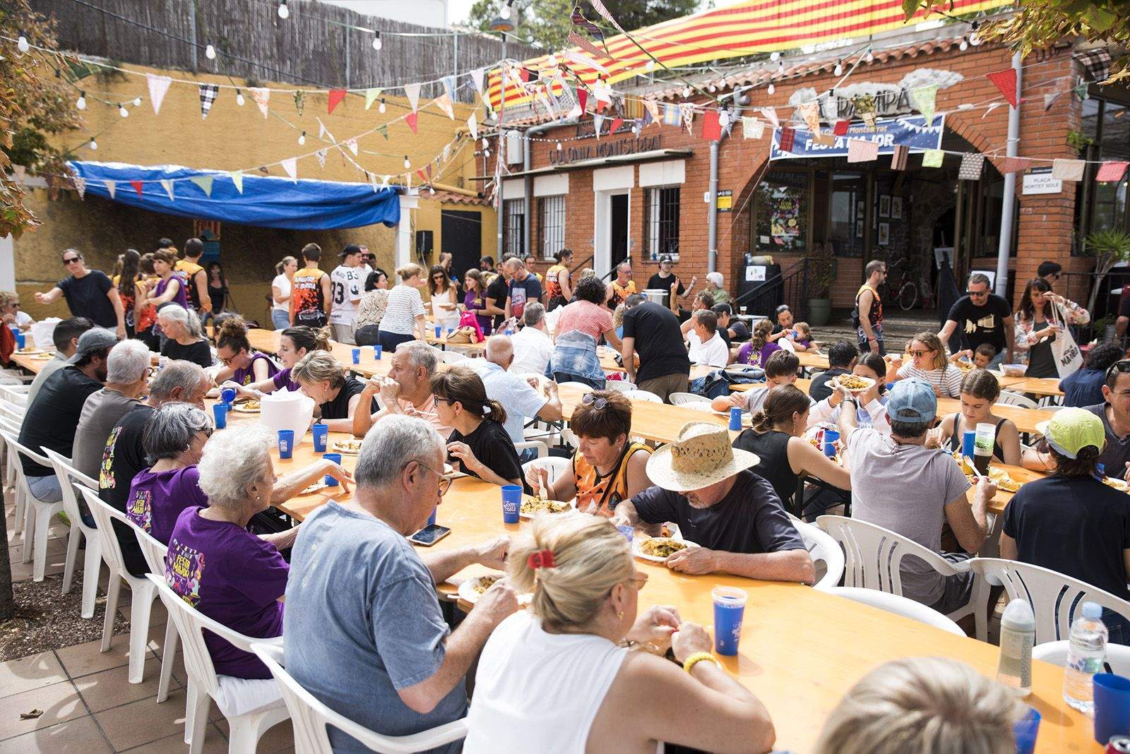 Paella popular. FOTO: Bernat Millet.