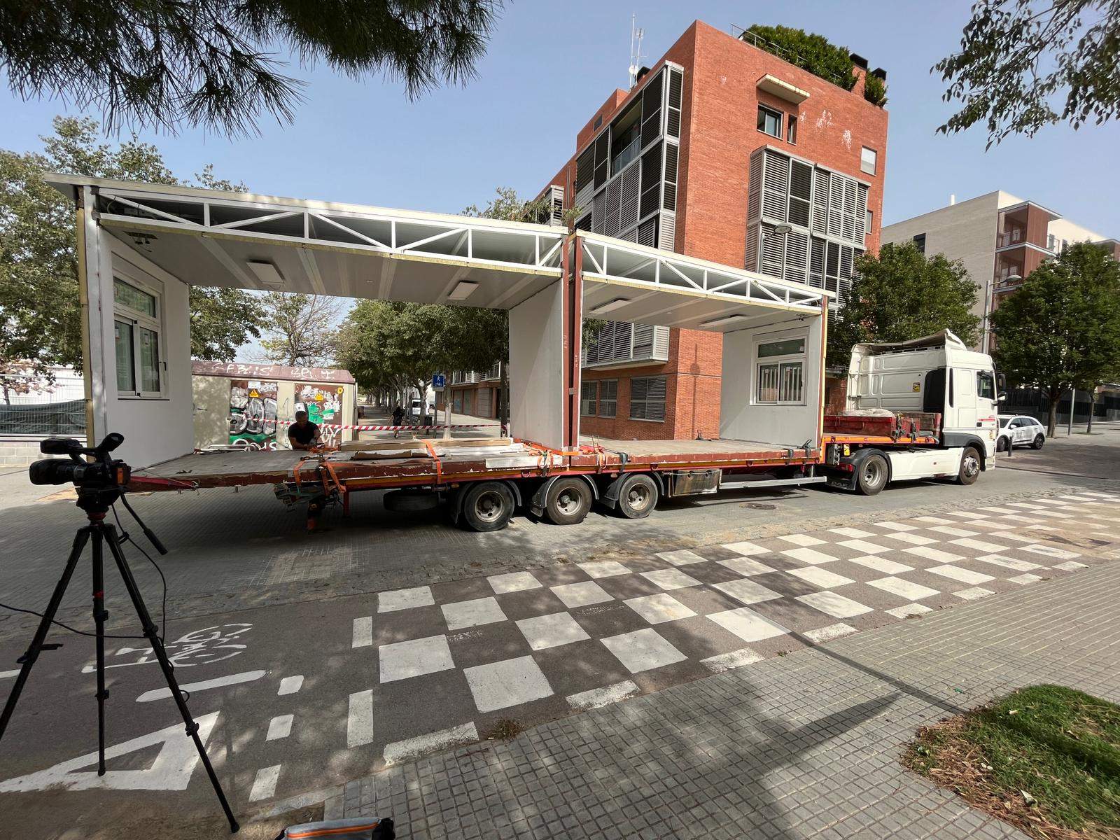 L'arribada dels nous mòduls a La Mirada, que han transportat onze tràilers FOTO: Cedida