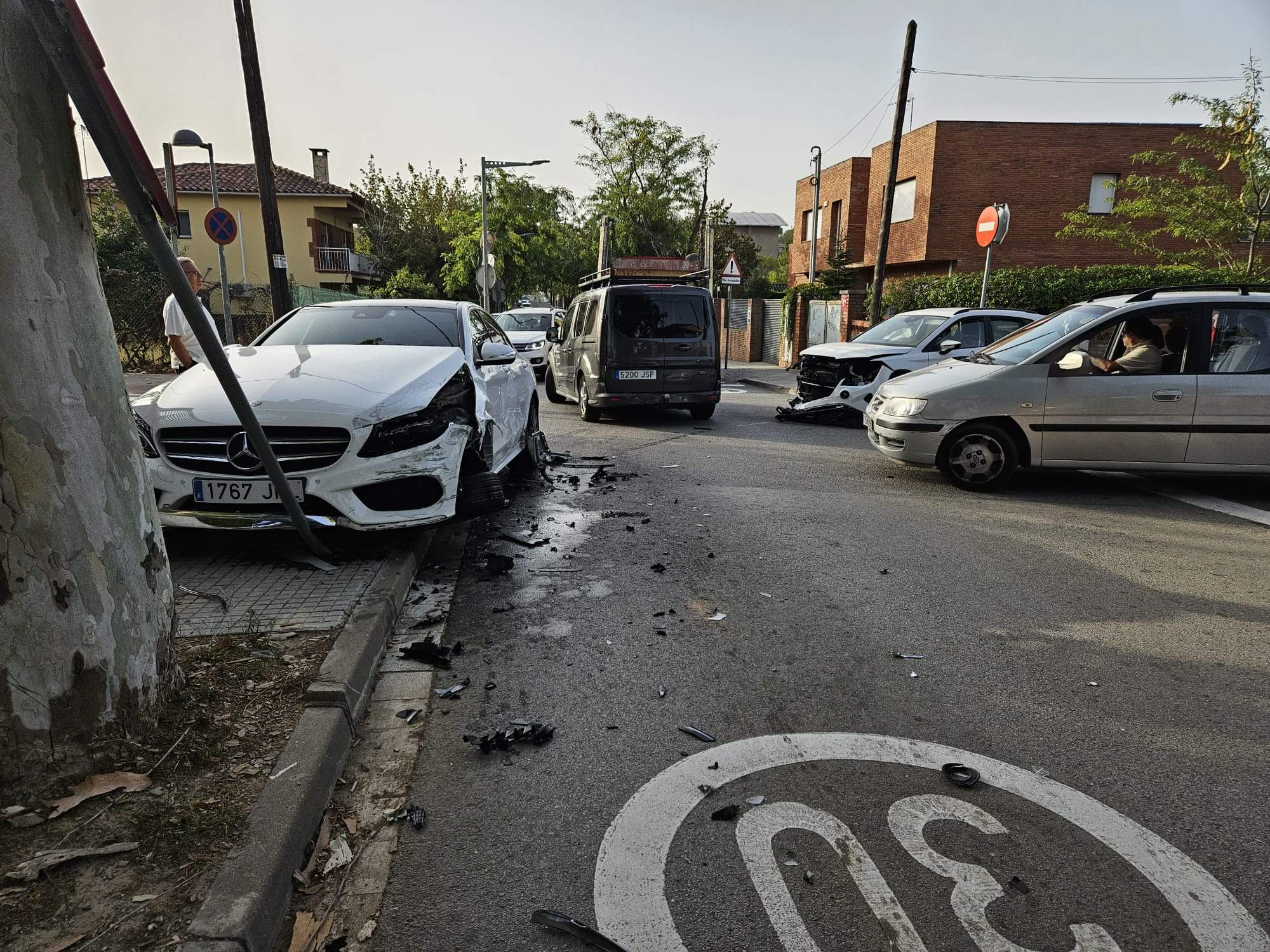 Accident a Sant Cugat entre 2 cotxes. FOTO: Cedida
