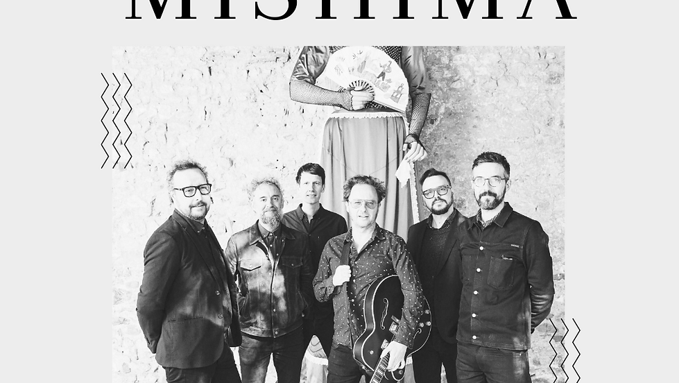 El grup es va fotografiar amb la gegantessa de Sant Cugat, la Marieta FOTO: Cedida