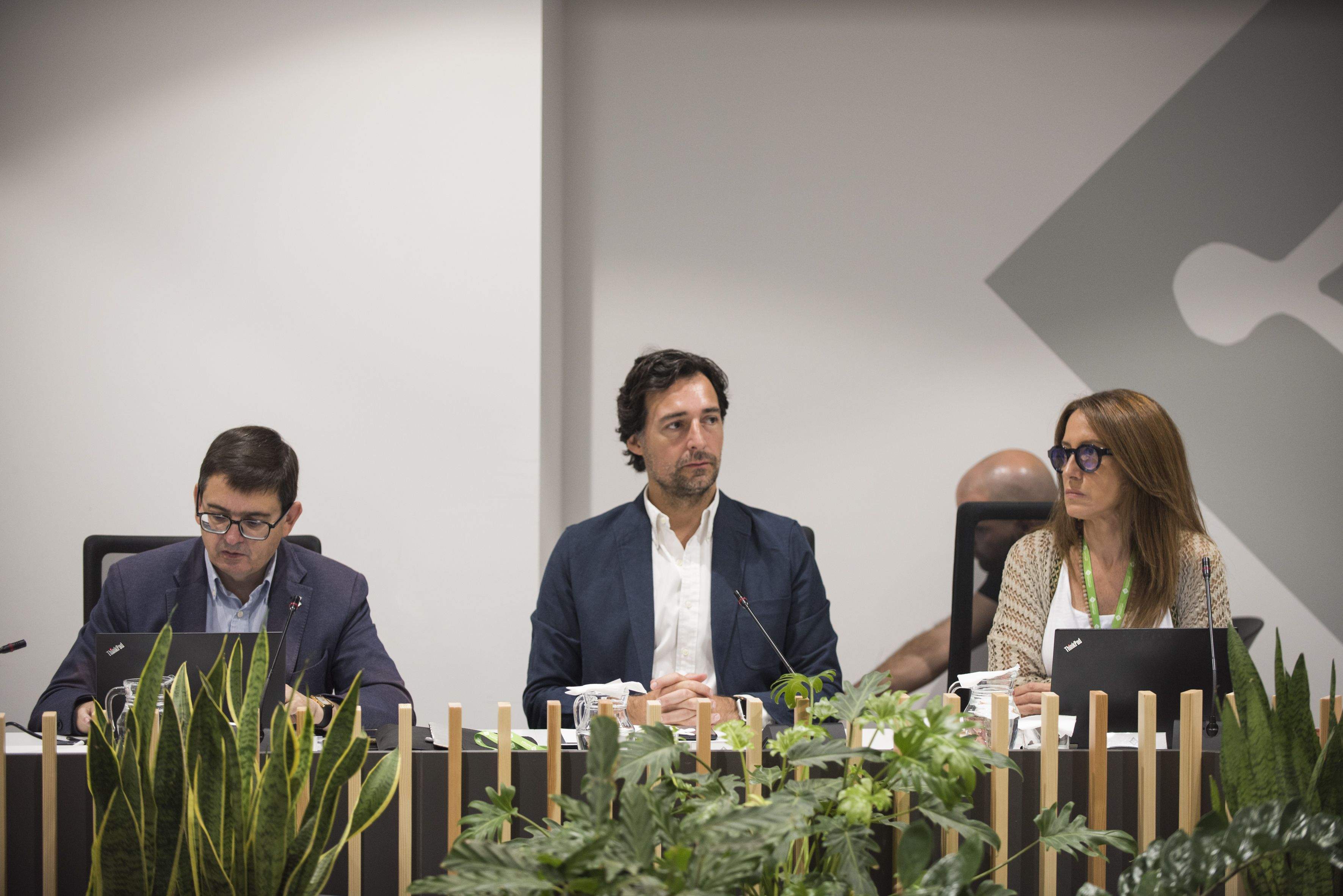 Alfredo Bergua, Álvaro Benejam i Estrella Salanova (d'esquerra a dreta), regidors del PP Sant Cugat en un ple municipal. FOTO: Bernat Millet
