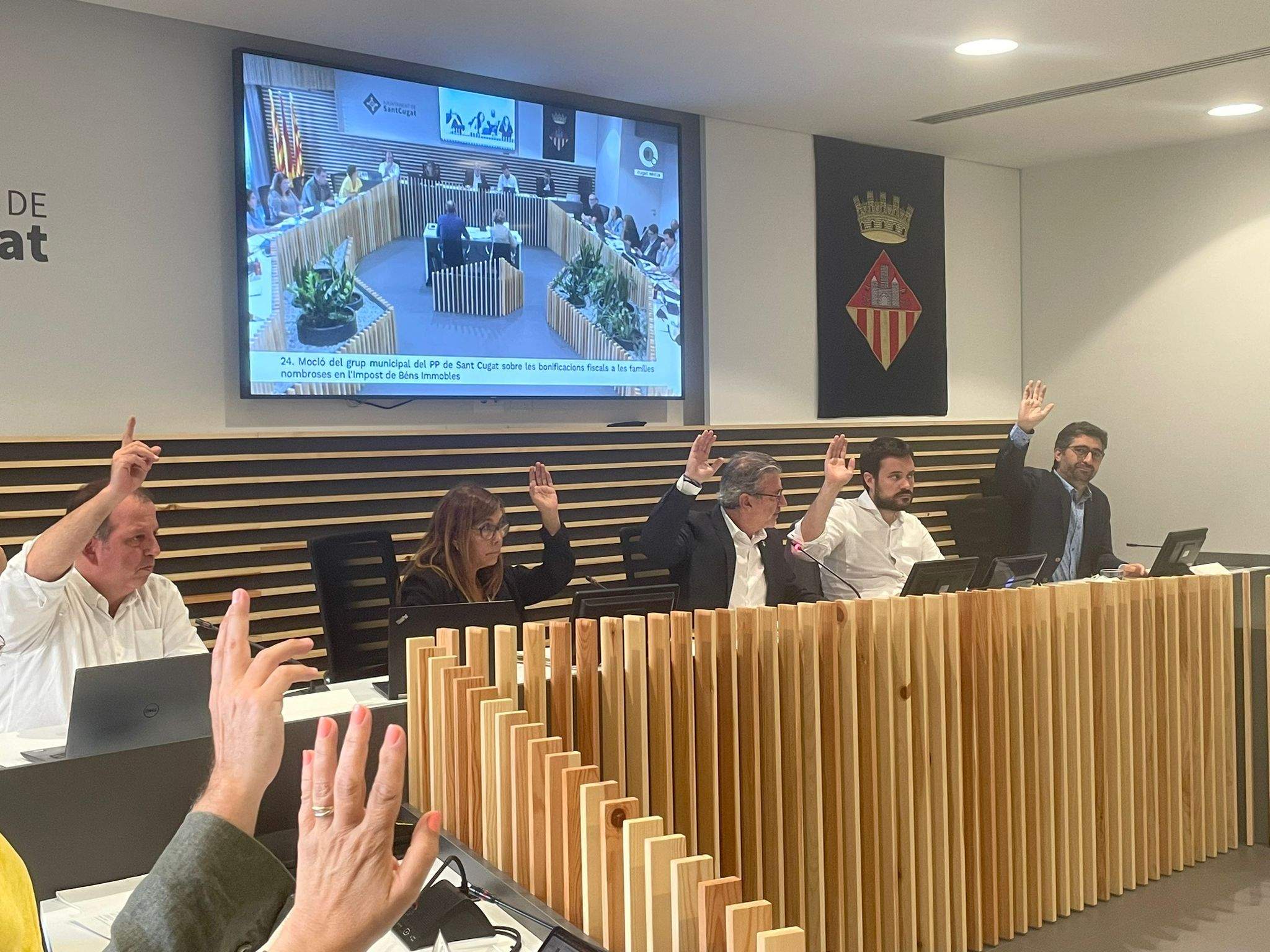 Sant Cugat torna a celebrar un ple municipal, després del període estival. FOTO: TOT