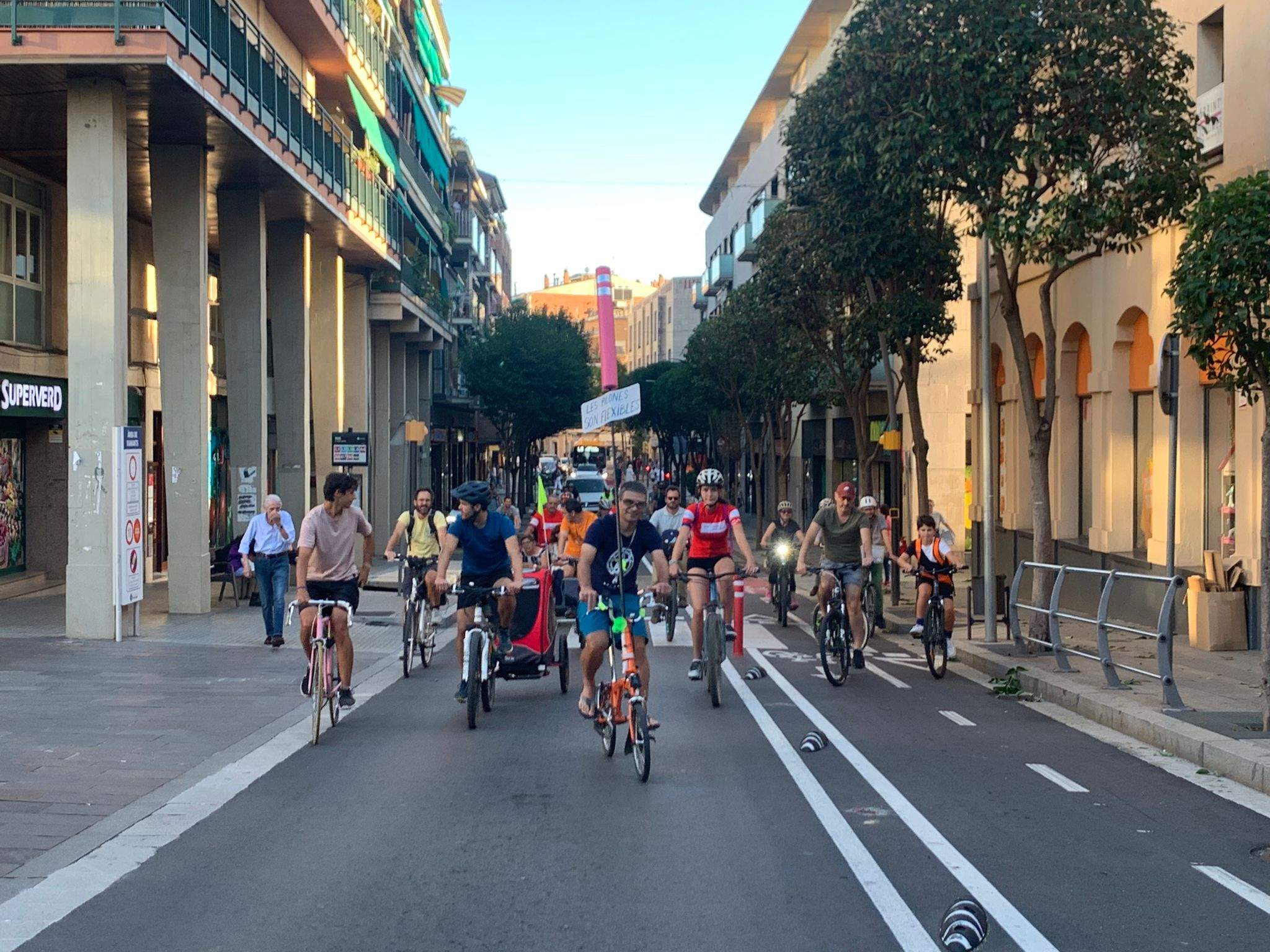 Marxa reivindicativa de l'Assemblea de les Bicicletes de Sant Cugat durant el Dia Sense Cotxes. FOTO: Nielo Ballart