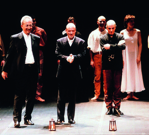 L’esbart amb Gerard Claret, Albert Guinovart i Joan Serra. FOTO: Arxiu
