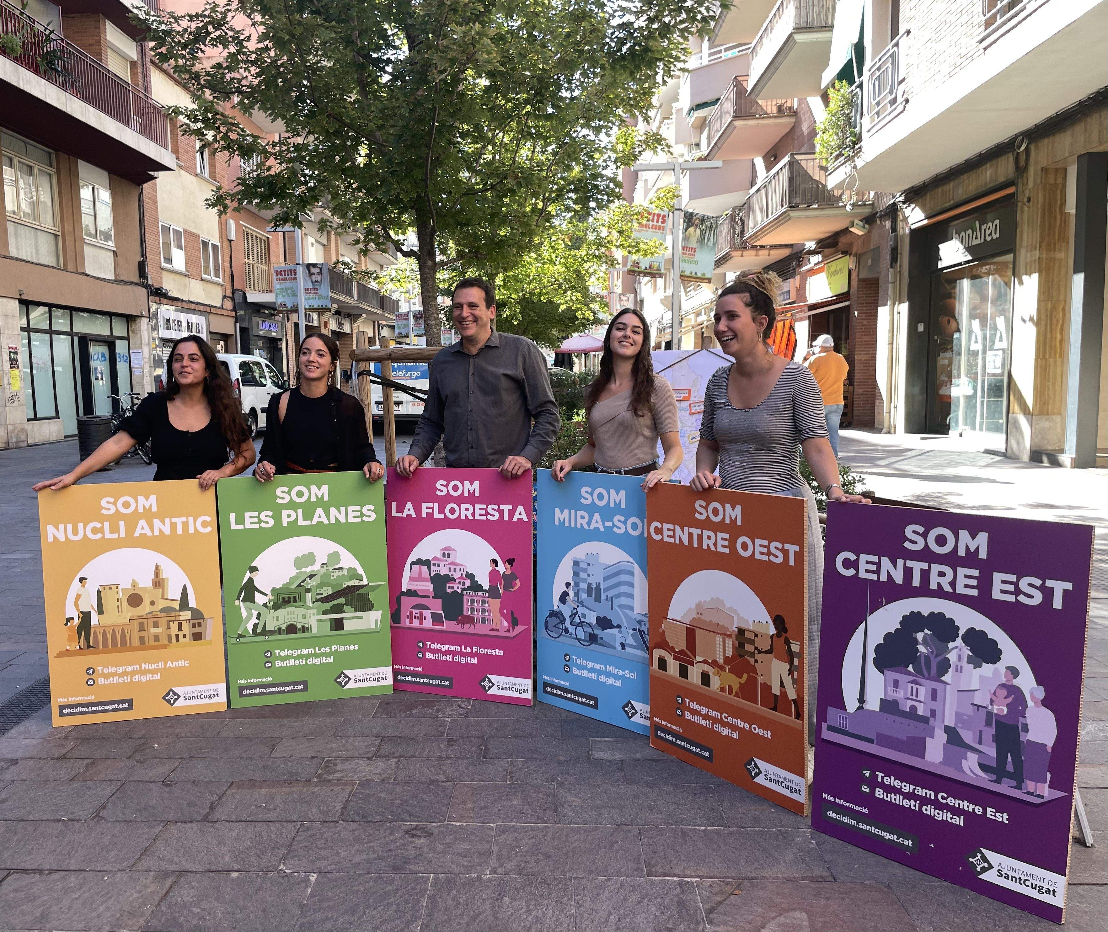 Les tècniques del nou Servei d'Acció Comunitària amb el regidor de Participació Francesc Duch. D'esquerra a dreta, Marta Mayoral, Carlota Par, Ariadna Martínez i Laura Gordo