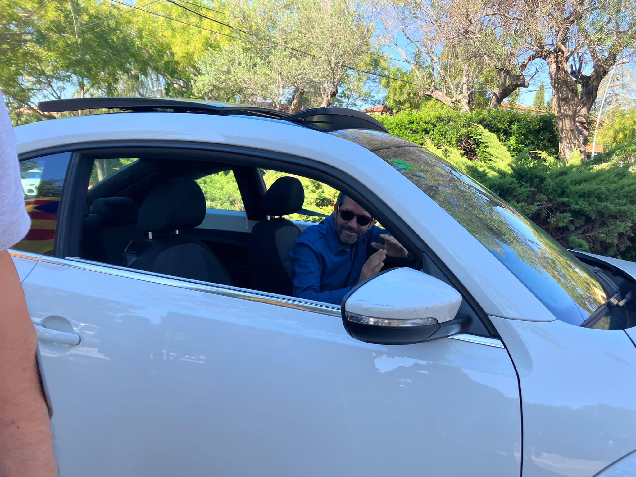 Marcos Rodríguez ha passat amb el seu cotxe i hi ha hagut enfrontaments amb les manifestants FOTO: Cedida
