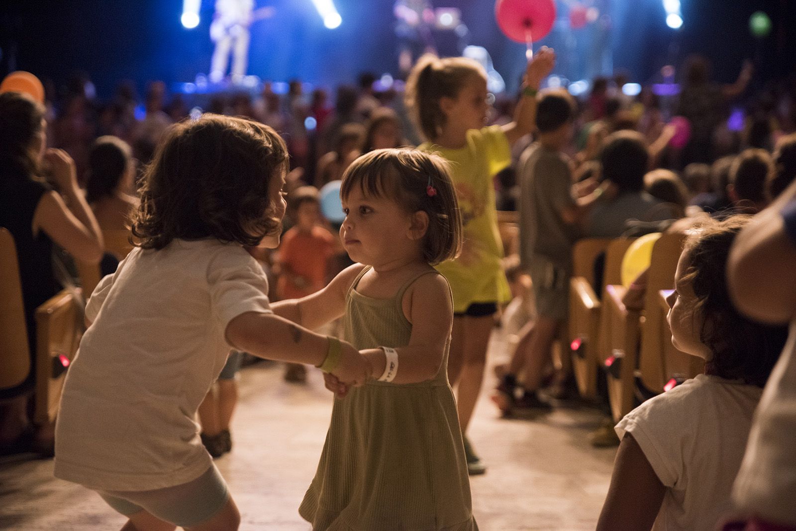 Petits Camaleons engresca a petits i grans. FOTO: Bernat Millet