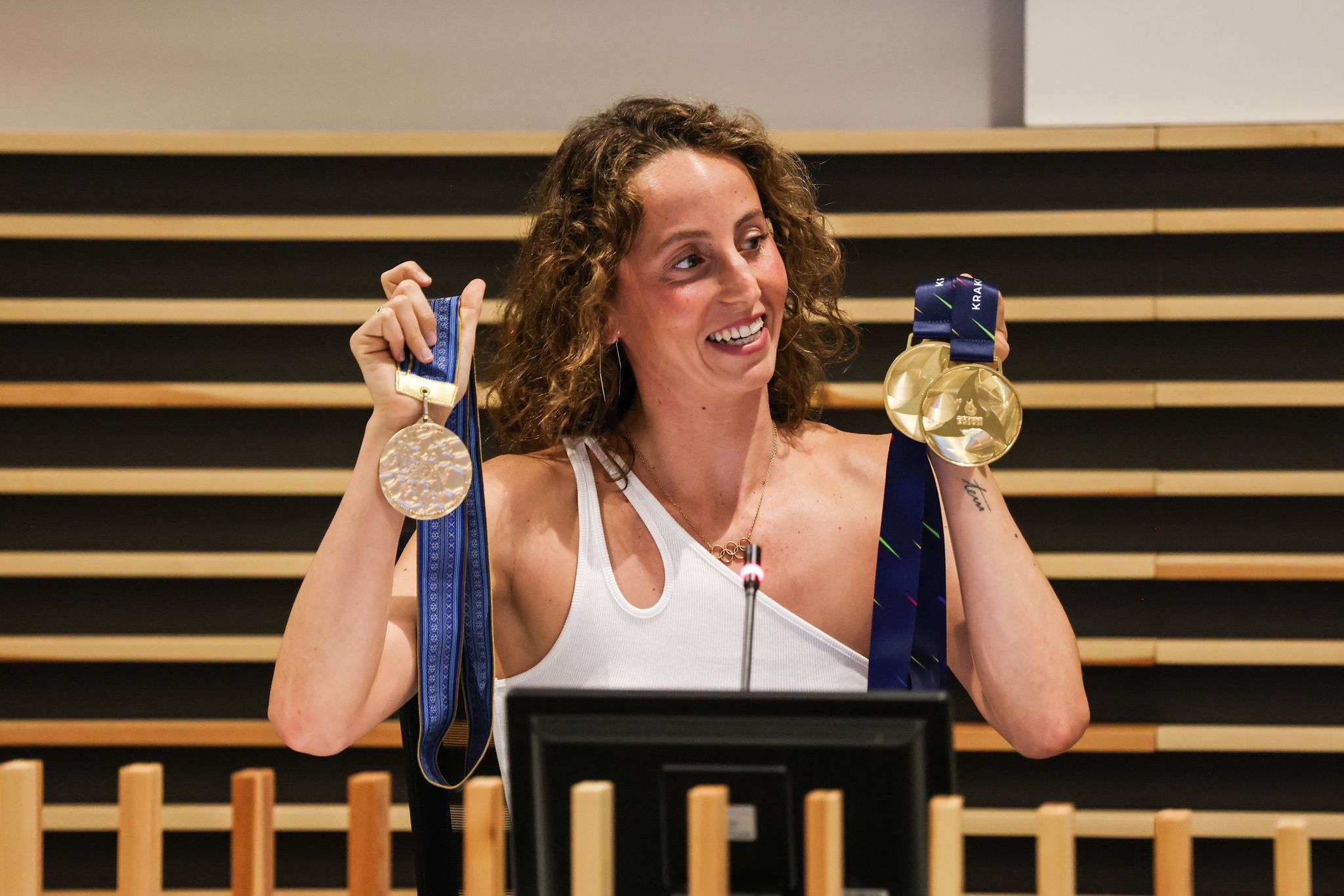 La nadadora artística Paula Ramírez, en una rebuda institucional a l'ajuntament. FOTO: Ajuntament