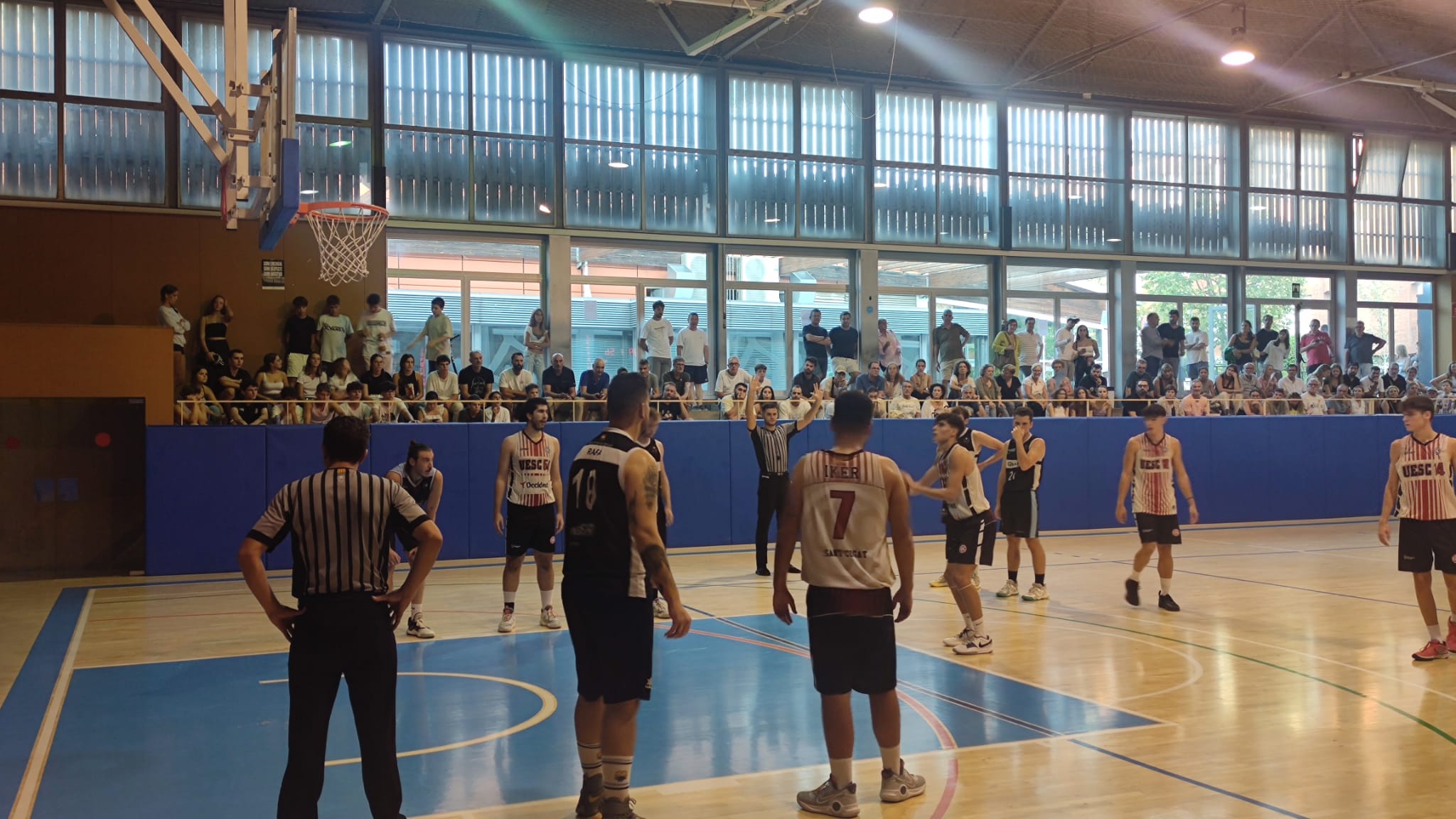 Derbi de 2a Catalana entre el Qbasket Sant Cugat i la UESC B. FOTO: Cedida
