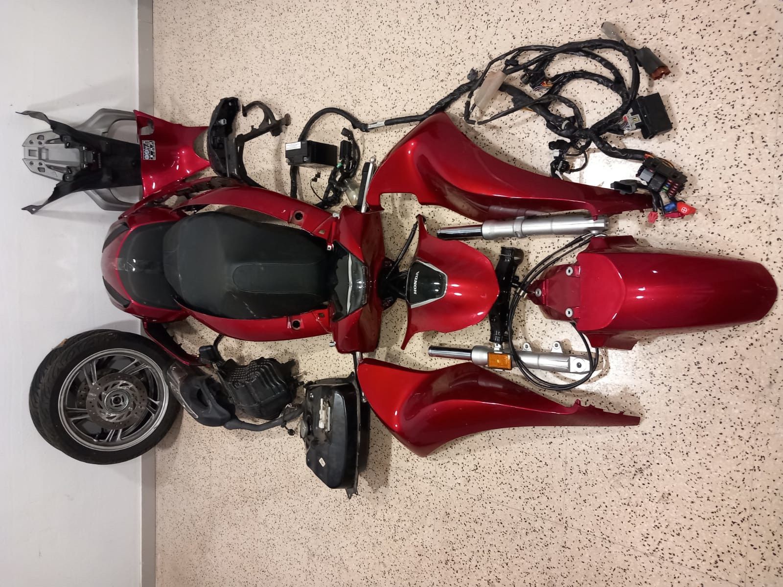 El grup desmuntava la moto i enviava les peces al Marroc FOTO: Mossos