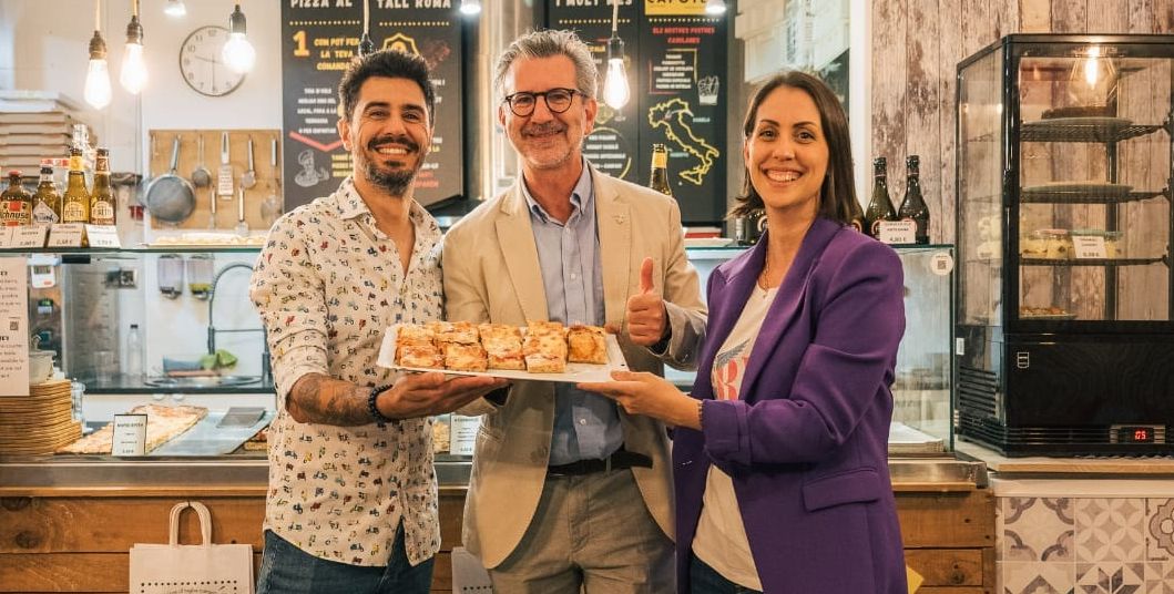 Roberto, Josep Maria Vallès i Daniela, a l’establiment. FOTO: @JPEG_FOTO