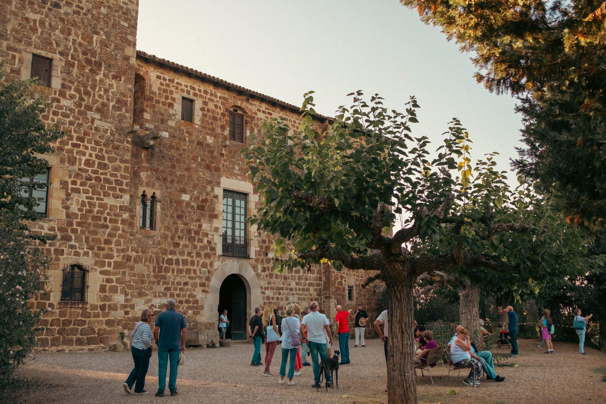 Visita guiada prèvia a Torre Negra. FOTO: Ale Gómez