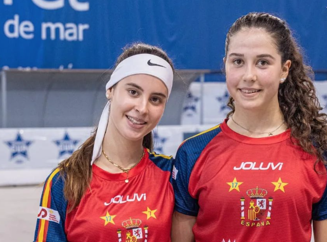 Paula Roldán (dreta) i Alba Costa (esquerra) van guanyar amb Espanya l'Eurockey Cup. FOTO: Eurockey Cup