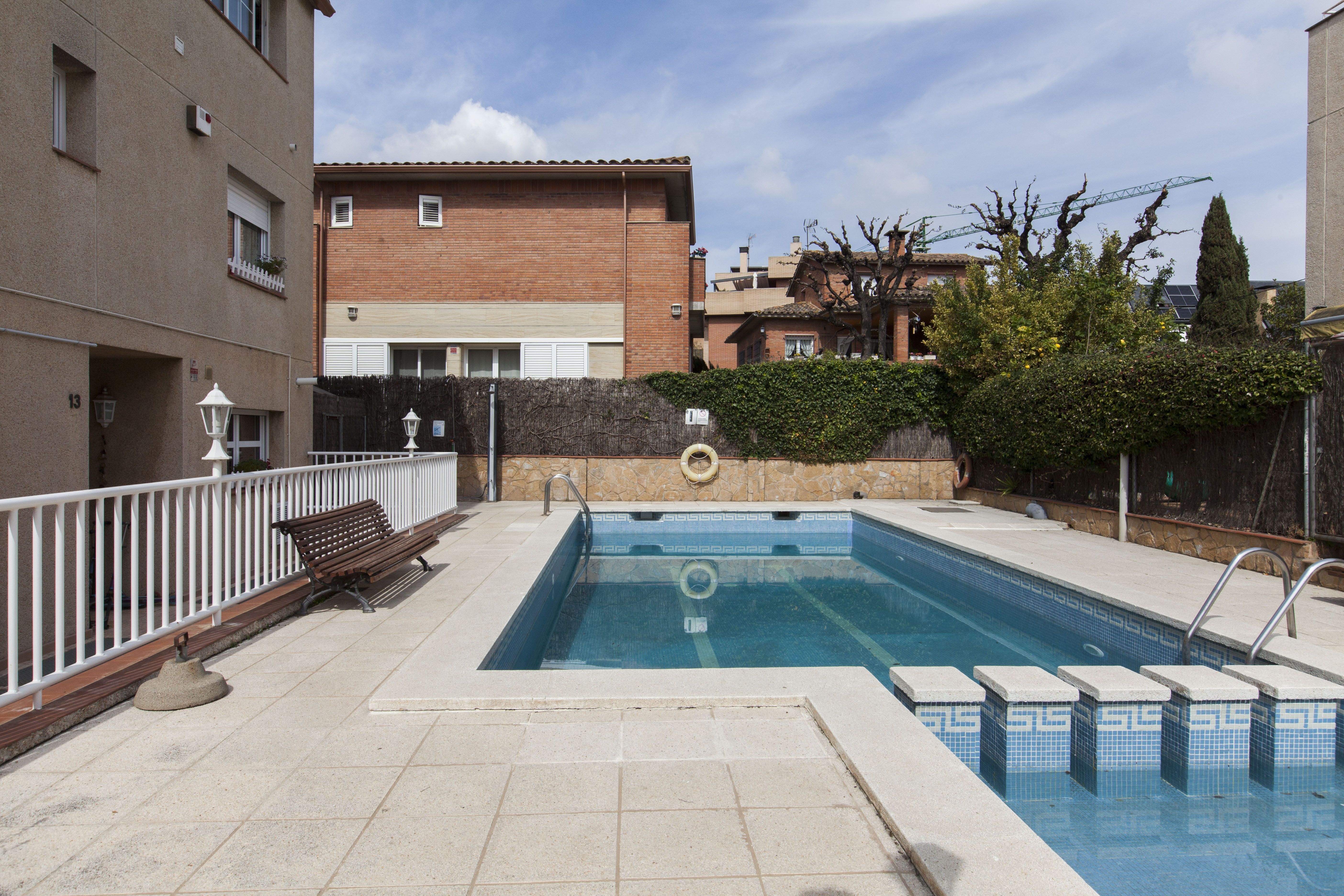 Piscina de la casa adossada del Parc Central de Sant Cugat de la immobiliària ORGAN. FOTO: Cedida