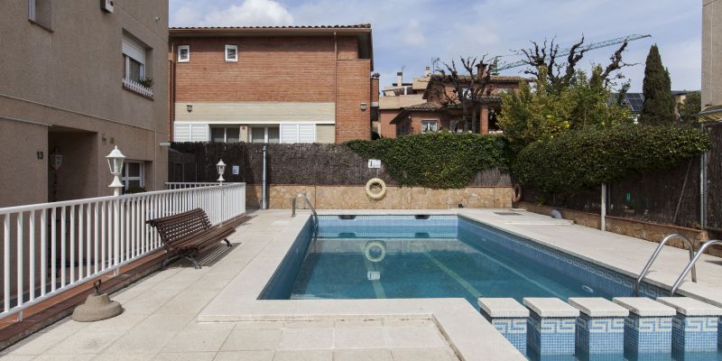 fant-stica-casa-adossada-piscina-parc-central-sant-cugat