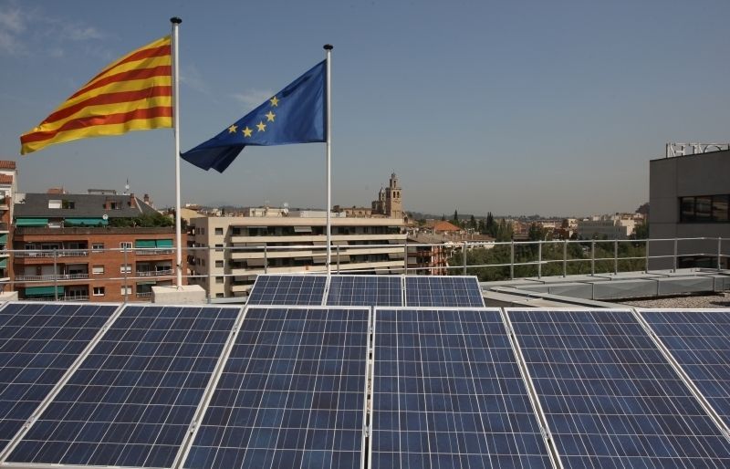 Plaques solars a l'edifici de l'ajuntament FOTO: Arxiu
