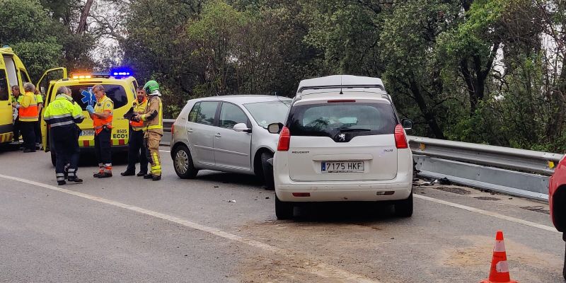 Un accident frontal a la carretera de l'Arrabassada. FOTO: Bernat Millet